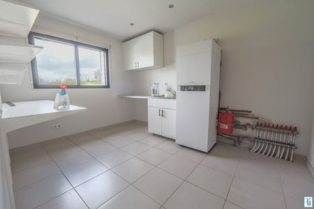 Location Maison 6 pièces 215m² ISNEAUVILLE 76230 - Photo 2