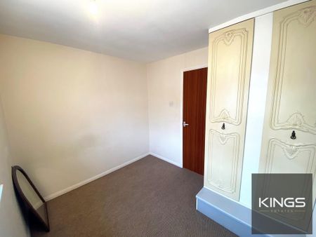 4 bedroom semi-detached house to rent - Photo 4