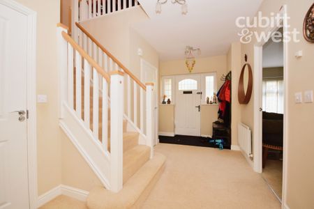 4 bedroom detached house to rent - Photo 2