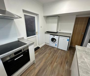3 bedroom semi-detached house to rent - Photo 6