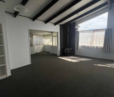 Springvale Family Home - Photo 2