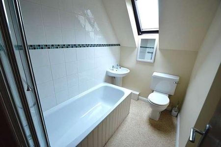 Bedroom T Floor In Godalming, GU7 - Photo 5