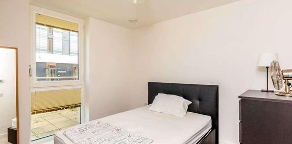 Ealing Road, Brentford, TW8 - Photo 2