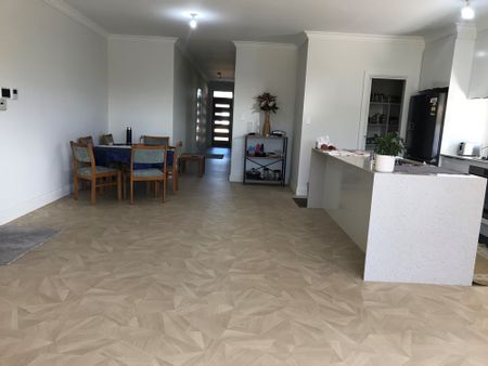 3-bedroom shared house / townhouse, Corkwood Circuit - Photo 2