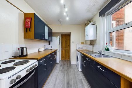 3 bedroom House To Let - Photo 5