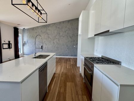 Luxury Family Home - Photo 3