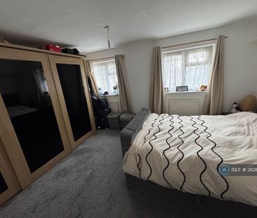 3 bedroom flat to rent - Photo 5