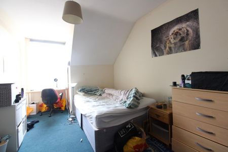 4 bedroom flat to rent - Photo 5