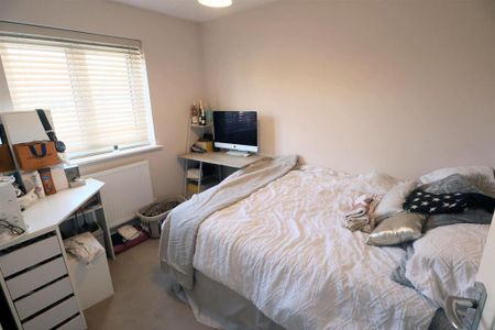 3 bedroom end of terrace house to rent - Photo 3