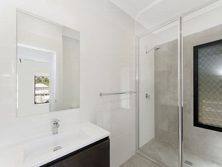 Exceptional Dual-Living Townhouse in Prime North Ward Location&excl; - Photo 3