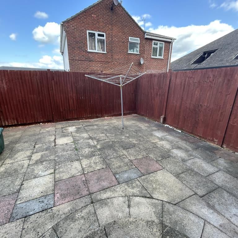3 bedroom semi-detached house to rent - Photo 1