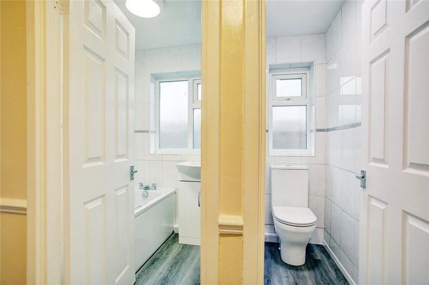 3 bedroom end of terrace house to rent - Photo 1