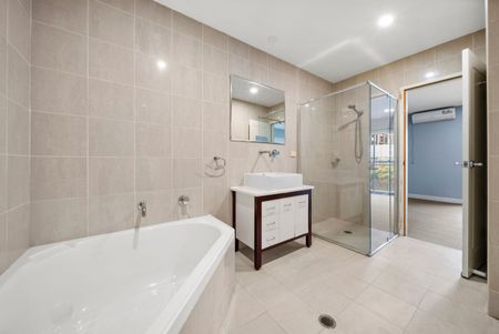 Beautifully Appointed Residence In Parkside Location - Photo 4