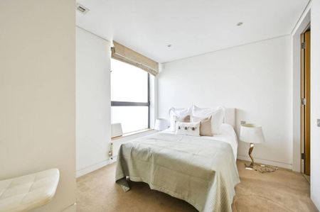 2 bedroom mews to rent - Photo 3