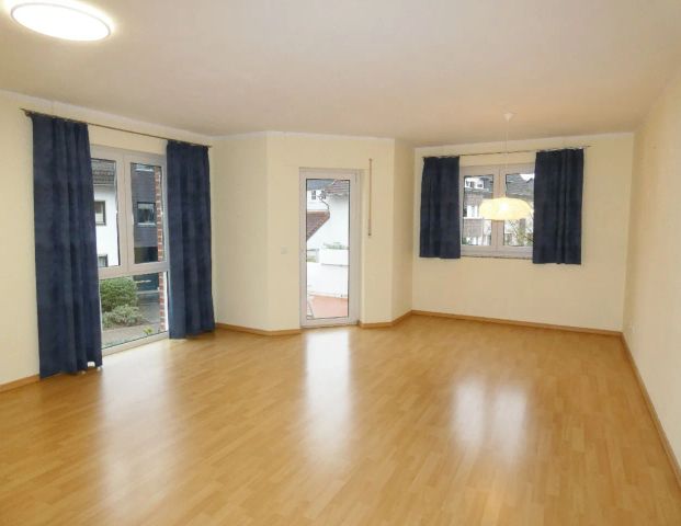 Helle 3-Zimmer-Wohnung mit Einbauküche und zwei Balkonen in gefragter Lage von Schlebusch - Photo 1