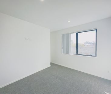 Newly Built 4 Bedroom 2.5 Bathroom house available for Rent ! - Photo 3