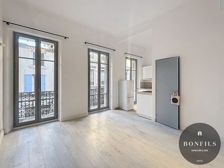 A LOUER AVIGNON INTRAMUROS (84000) : studio avec balcon climatisé- refait à neuf, - Photo 2