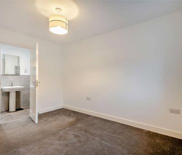 3 bedroom end of terrace house to rent - Photo 3
