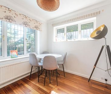 3 Bed Detached House, The Horse Close, RG4 - Photo 5