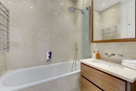 2 bedroom flat in 86-92 Kensington Gardens Sq - Photo 5