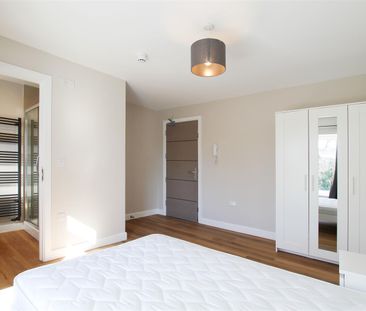 Room 2, High Street, Cherry Hinton, Cambridge - Photo 1