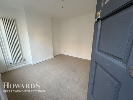 3 bedroom terraced house to rent - Photo 2
