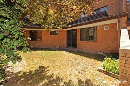 Charming Ground Floor One-Bedroom Apartment for Rent! - Photo 2