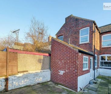 3 bedroom terraced house to rent - Photo 2