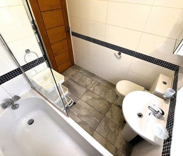 3 bedroom flat to rent - Photo 4