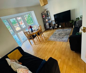 Room in a Shared Flat, Winnipeg Quay, M50 - Photo 3