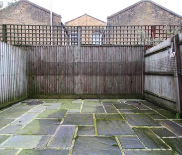 4 bedroom townhouse to rent - Photo 6