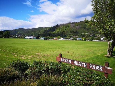 Modern Two-Story Townhouse with Sunny Courtyard - Photo 4
