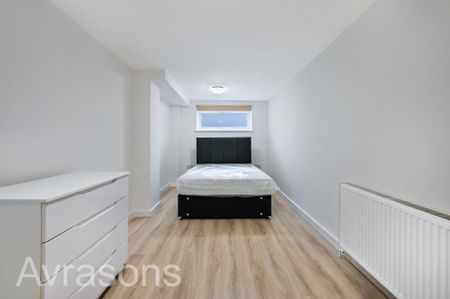 4 bedroom apartment to rent - Photo 2