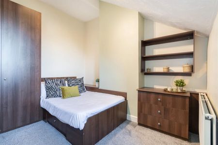 Knowle Terrace, Burley, LS4 2PA, Leeds - Photo 2