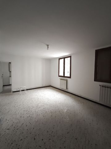 Appartement 2 pièces 50m2 MARSEILLE 13EME 720 euros - Photo 2