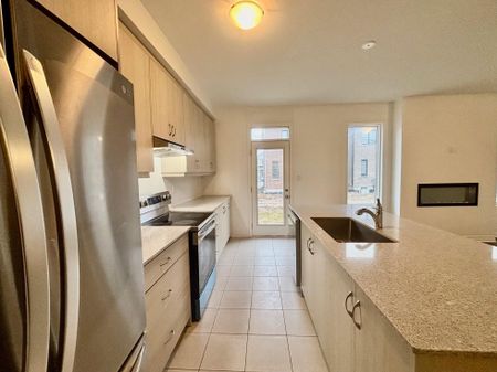 For Lease - 45 Ennerdale Street, Barrie, Ontario - Photo 4