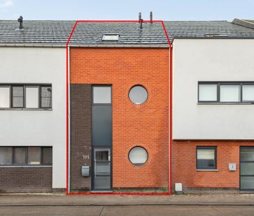 Recente woning met drie slaapkamers, tuintje en staanplaats - Foto 5