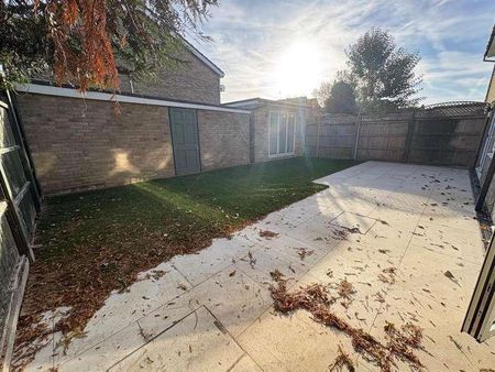 Wych Elms, Park Street, AL2 - Photo 5