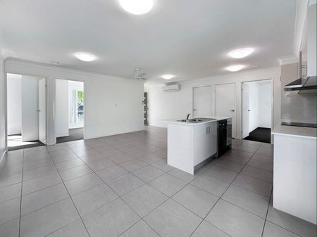 Prime Location and Comfortable Living in Andergrove Lakes - Photo 2