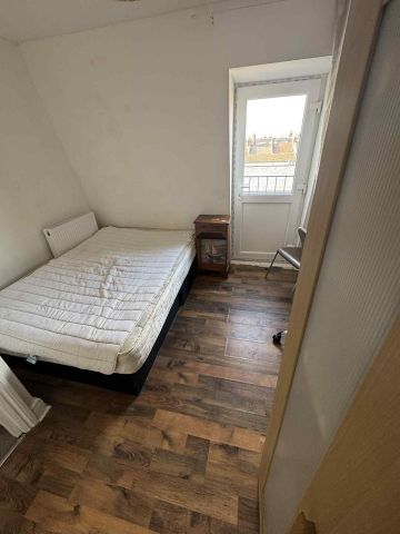 Room in a Shared Flat, Adelaide Grove, W12 - Photo 2