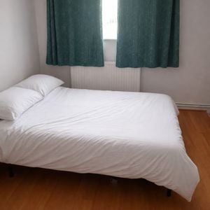 Room in a Shared Flat, Kingsbury Station, NW9 - Photo 2