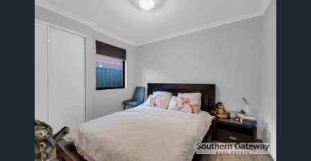 Modern Family Home - Photo 5