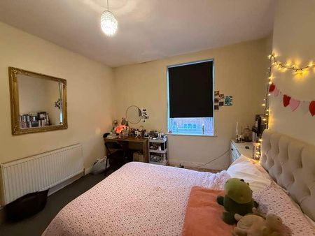 Bright & Lovely-bedroom House // Claude Street, NG7 - Photo 5