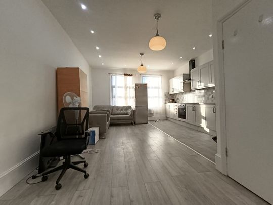 2 Bed Flat, Plashet Grove, E6 - Photo 1