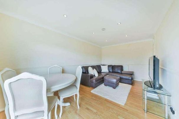 St. Peters Close, Ilford, IG2 - Photo 1