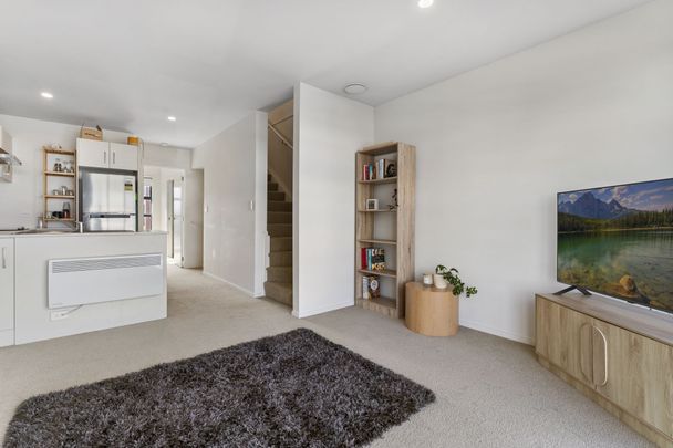 Sunny Townhouse in Prime Summer Spot - Photo 1