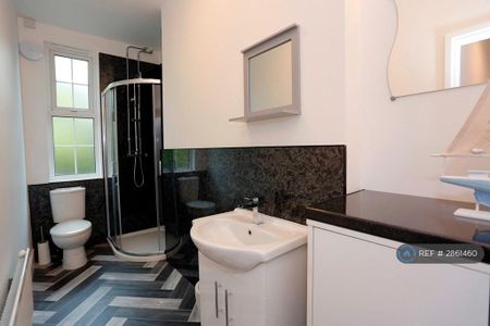 1 bedroom in a house share to rent - Photo 4