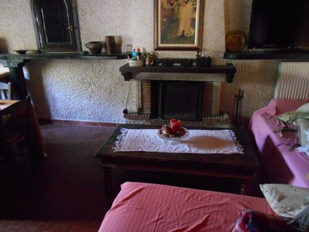Μονοκατοικία για ενοικίαση Θυμάρι (Παλαιά Φώκαια) - Φωτογραφία 3