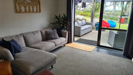 Home with sea views - Photo 2