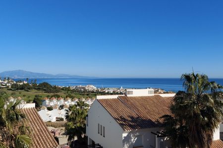 2 Bedroom Apartment For Rent in La Duquesa, Málaga - Photo 4